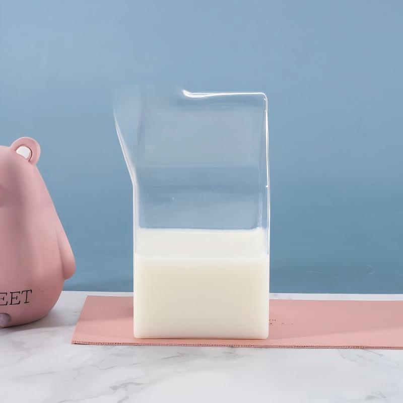 Kartonförmiger Milchkrug aus Glas