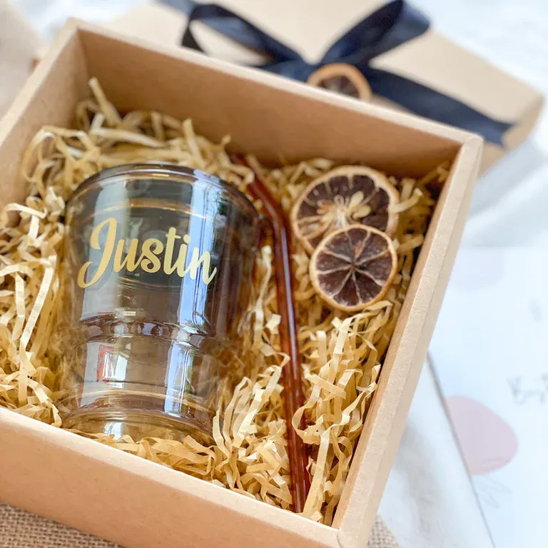 Glasbecher als Geschenk