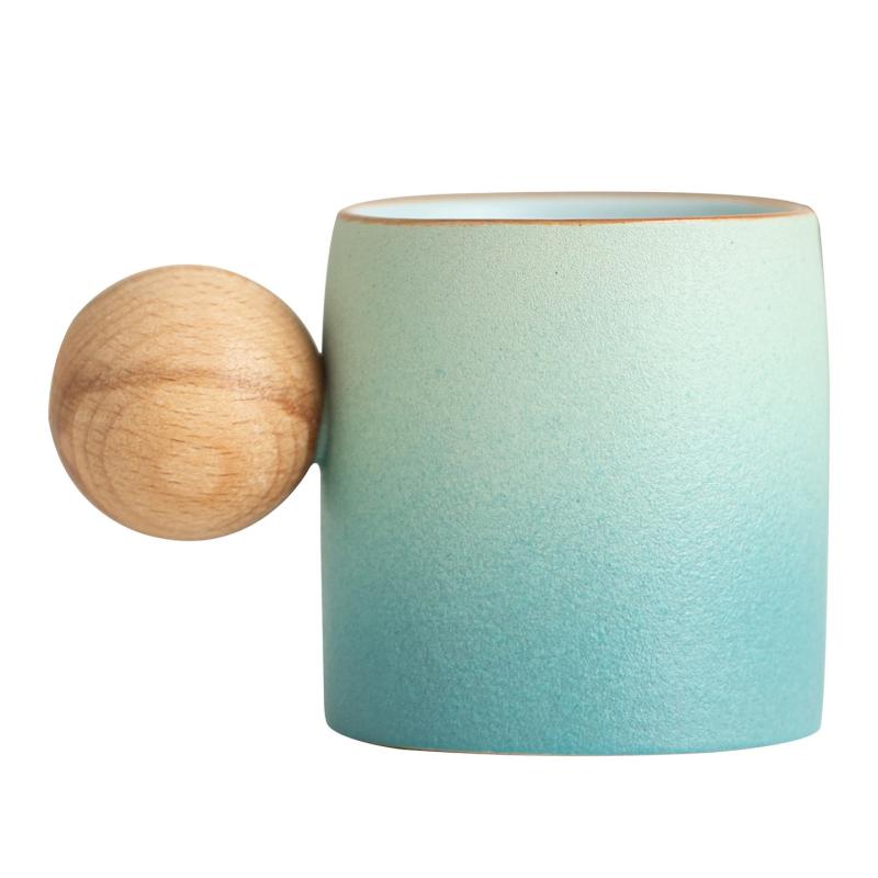 Farbverlaufs-Keramikbecher mit Holzkugelgriff als Geschenk für zu Hause