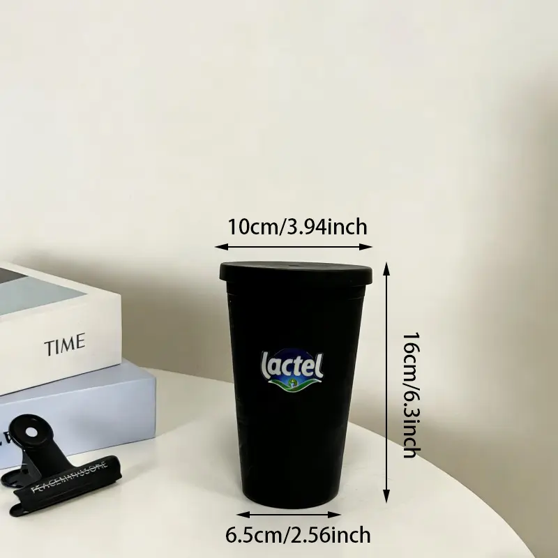 Mattlila wiederverwendbarer Kunststoffbecher