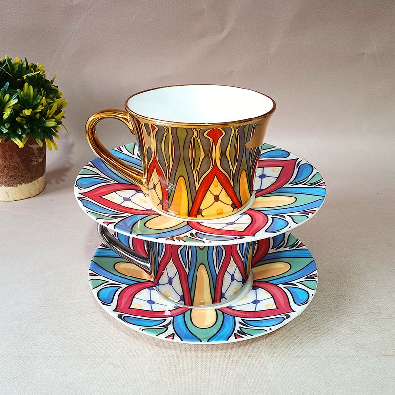 Set aus verspiegelter Keramiktasse und Untertasse