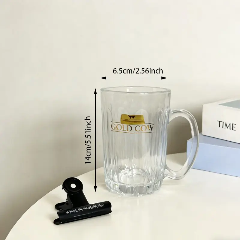Gestreifter Bierkrug aus Glas