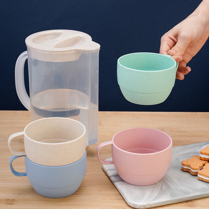 Wasserkrug-Set aus Weizenstroh mit 4 Tassen